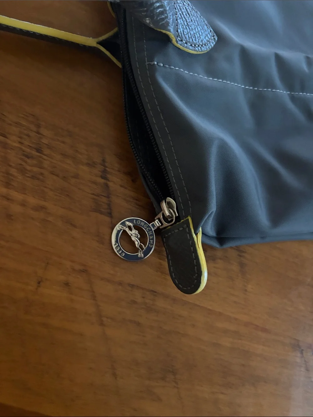 Longchamp 9x15 compact